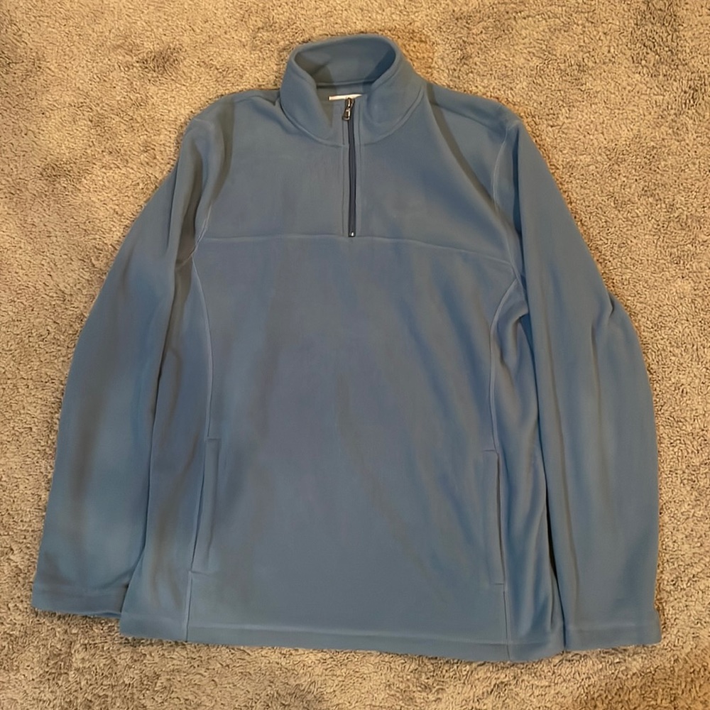 Beautiful and soft Croft & Barrow blue fleece sweater.